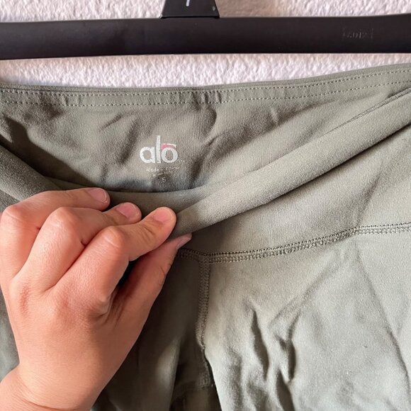 ALO Yoga Green Yoga High Waisted Capri Leggings - Picture 3 of 5